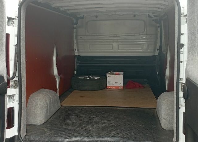 Белый Рено Трафик, объемом двигателя 0 л и пробегом 188 тыс. км за 22000 $, фото 3 на Automoto.ua