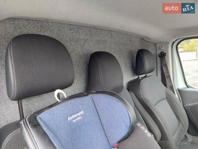 Белый Рено Трафик, объемом двигателя 2 л и пробегом 157 тыс. км за 17200 $, фото 31 на Automoto.ua