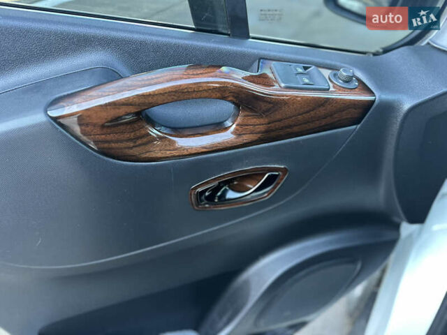 Білий Рено Трафік, об'ємом двигуна 2 л та пробігом 230 тис. км за 25500 $, фото 46 на Automoto.ua