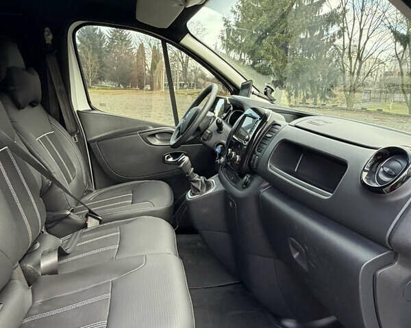 Белый Рено Трафик, объемом двигателя 2 л и пробегом 261 тыс. км за 22000 $, фото 46 на Automoto.ua