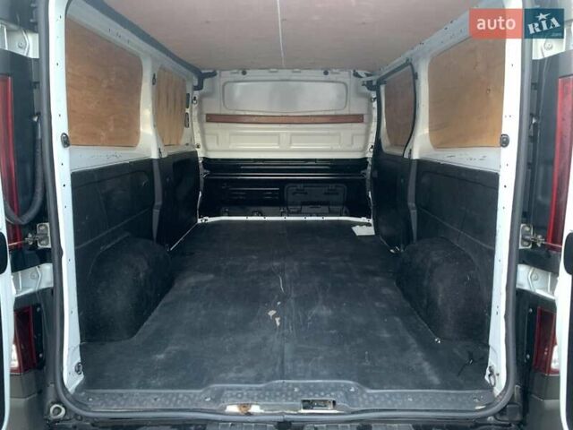 Белый Рено Трафик, объемом двигателя 2 л и пробегом 207 тыс. км за 18790 $, фото 14 на Automoto.ua