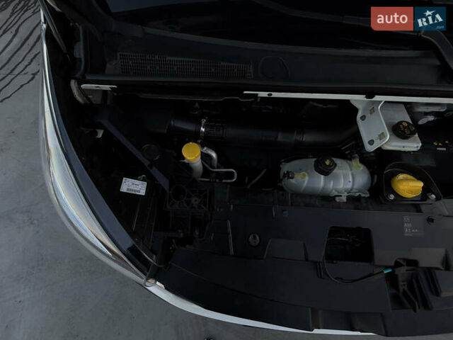 Белый Рено Трафик, объемом двигателя 2 л и пробегом 250 тыс. км за 20999 $, фото 12 на Automoto.ua