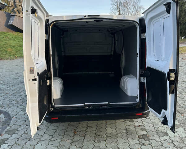 Белый Рено Трафик, объемом двигателя 2 л и пробегом 140 тыс. км за 18700 $, фото 13 на Automoto.ua