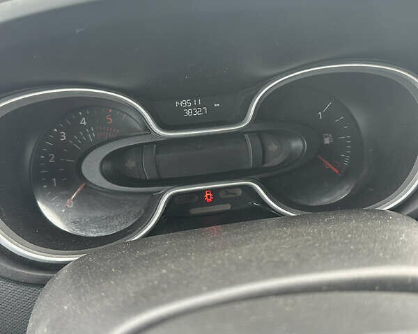 Білий Рено Трафік, об'ємом двигуна 2 л та пробігом 149 тис. км за 19000 $, фото 5 на Automoto.ua