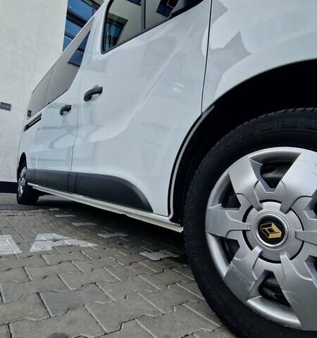 Білий Рено Трафік, об'ємом двигуна 2 л та пробігом 240 тис. км за 20999 $, фото 3 на Automoto.ua