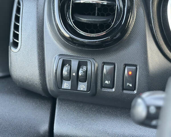 Белый Рено Трафик, объемом двигателя 2 л и пробегом 140 тыс. км за 18700 $, фото 28 на Automoto.ua