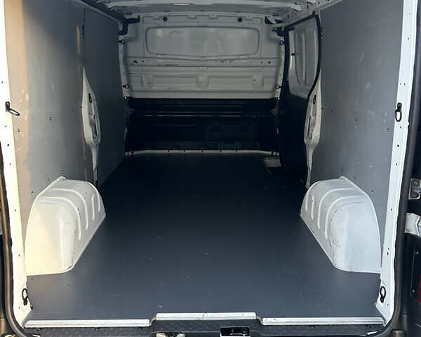 Белый Рено Трафик, объемом двигателя 2 л и пробегом 140 тыс. км за 18700 $, фото 14 на Automoto.ua