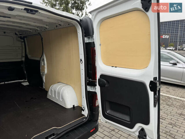 Белый Рено Трафик, объемом двигателя 2 л и пробегом 143 тыс. км за 16700 $, фото 26 на Automoto.ua