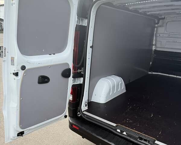 Белый Рено Трафик, объемом двигателя 2 л и пробегом 162 тыс. км за 17900 $, фото 14 на Automoto.ua