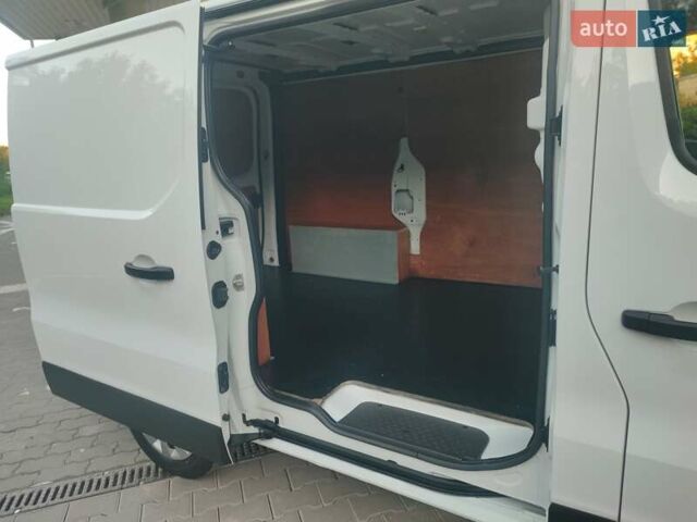 Белый Рено Трафик, объемом двигателя 2 л и пробегом 202 тыс. км за 16200 $, фото 60 на Automoto.ua
