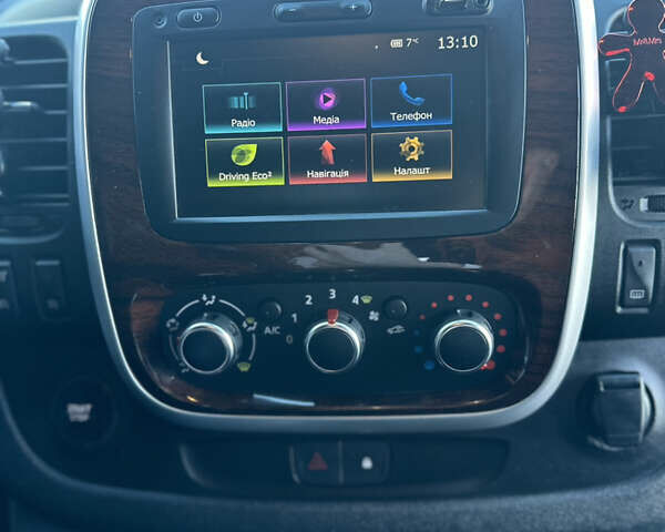 Білий Рено Трафік, об'ємом двигуна 2 л та пробігом 230 тис. км за 25500 $, фото 42 на Automoto.ua