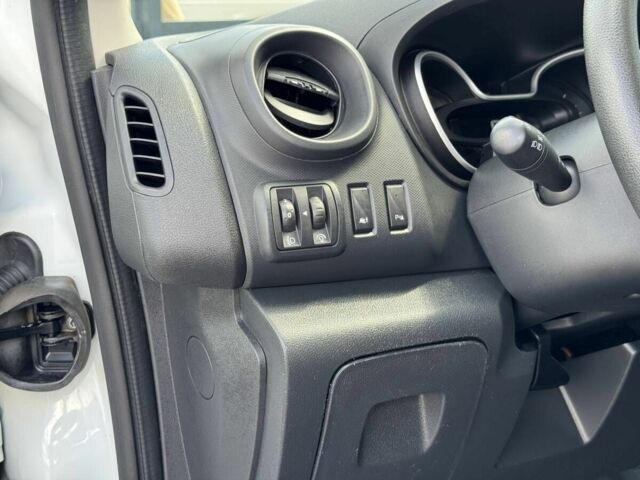 Білий Рено Трафік, об'ємом двигуна 2 л та пробігом 83 тис. км за 19900 $, фото 15 на Automoto.ua