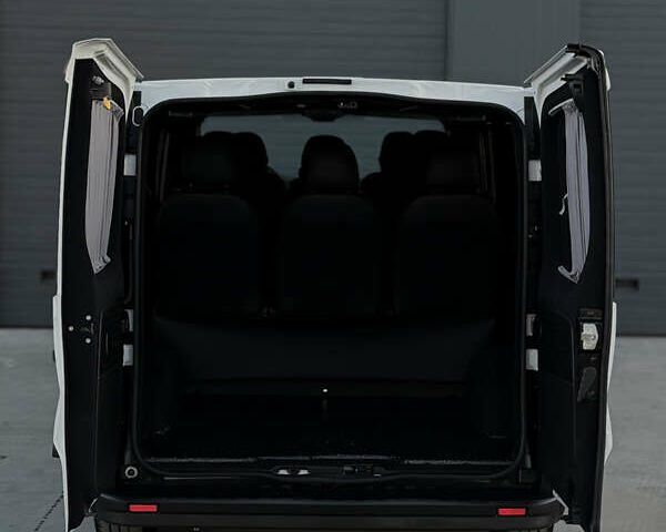 Белый Рено Трафик, объемом двигателя 2 л и пробегом 250 тыс. км за 20999 $, фото 30 на Automoto.ua