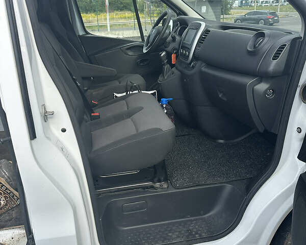 Білий Рено Трафік, об'ємом двигуна 2 л та пробігом 149 тис. км за 19000 $, фото 7 на Automoto.ua