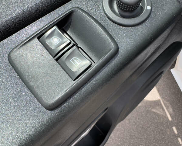 Білий Рено Трафік, об'ємом двигуна 2 л та пробігом 194 тис. км за 19900 $, фото 13 на Automoto.ua