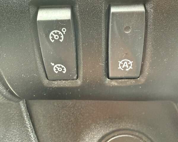 Белый Рено Трафик, объемом двигателя 2 л и пробегом 162 тыс. км за 17900 $, фото 38 на Automoto.ua