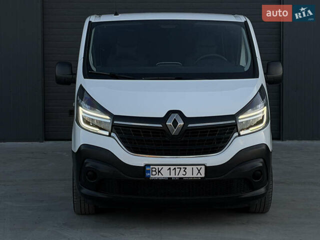 Белый Рено Трафик, объемом двигателя 2 л и пробегом 250 тыс. км за 20999 $, фото 2 на Automoto.ua