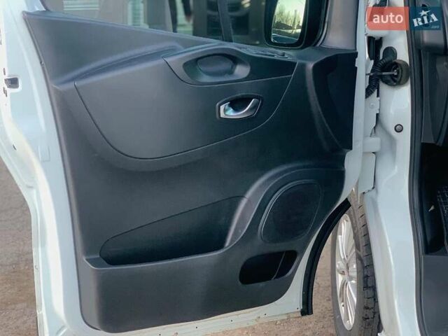 Белый Рено Трафик, объемом двигателя 2 л и пробегом 207 тыс. км за 18790 $, фото 8 на Automoto.ua
