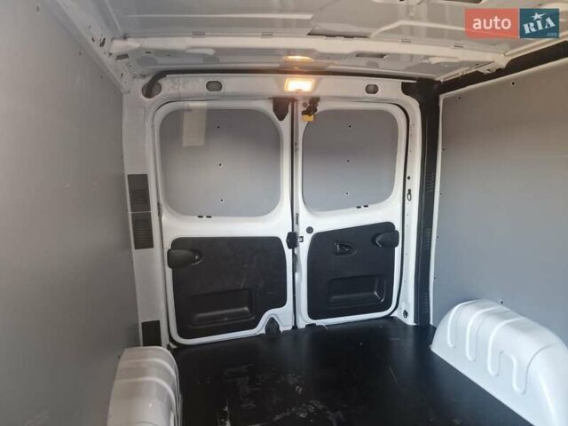 Білий Рено Трафік, об'ємом двигуна 2 л та пробігом 162 тис. км за 17999 $, фото 24 на Automoto.ua