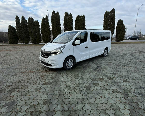Белый Рено Трафик, объемом двигателя 2 л и пробегом 261 тыс. км за 22000 $, фото 2 на Automoto.ua