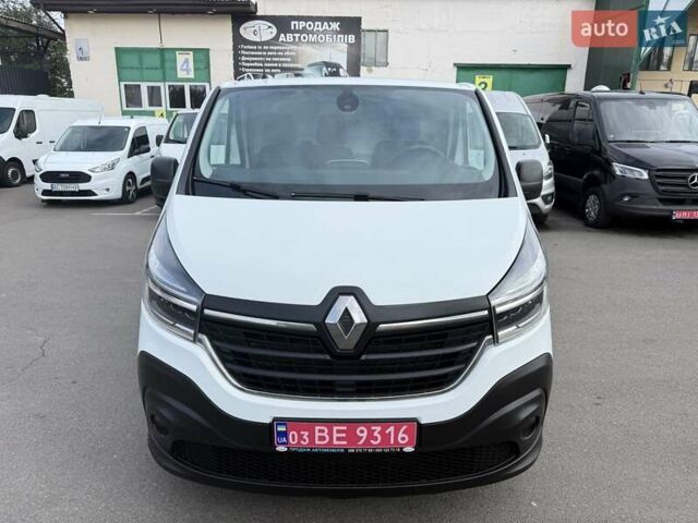 Белый Рено Трафик, объемом двигателя 2 л и пробегом 162 тыс. км за 17900 $, фото 2 на Automoto.ua
