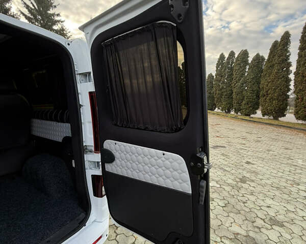 Белый Рено Трафик, объемом двигателя 2 л и пробегом 261 тыс. км за 22000 $, фото 31 на Automoto.ua