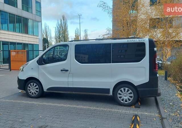 Белый Рено Трафик, объемом двигателя 2 л и пробегом 200 тыс. км за 26999 $, фото 2 на Automoto.ua