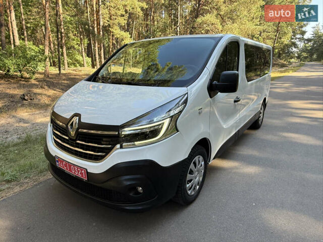 Белый Рено Трафик, объемом двигателя 2 л и пробегом 225 тыс. км за 27800 $, фото 5 на Automoto.ua