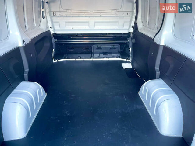 Білий Рено Трафік, об'ємом двигуна 2 л та пробігом 160 тис. км за 17200 $, фото 37 на Automoto.ua