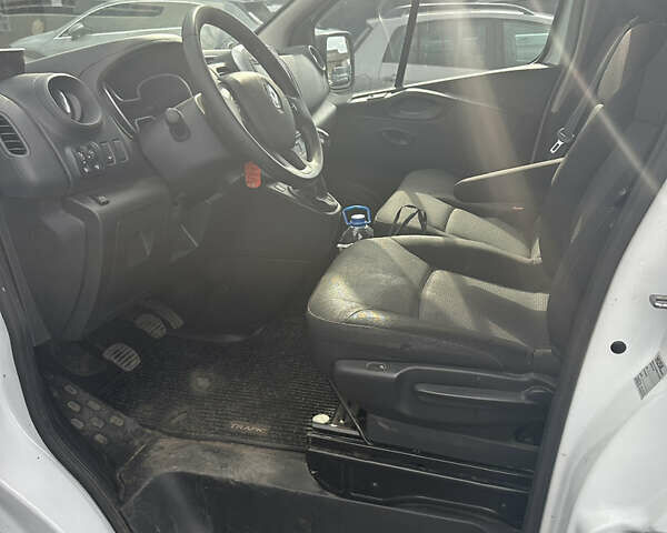 Білий Рено Трафік, об'ємом двигуна 2 л та пробігом 149 тис. км за 19000 $, фото 6 на Automoto.ua