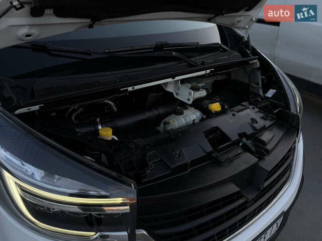 Белый Рено Трафик, объемом двигателя 2 л и пробегом 250 тыс. км за 20999 $, фото 9 на Automoto.ua