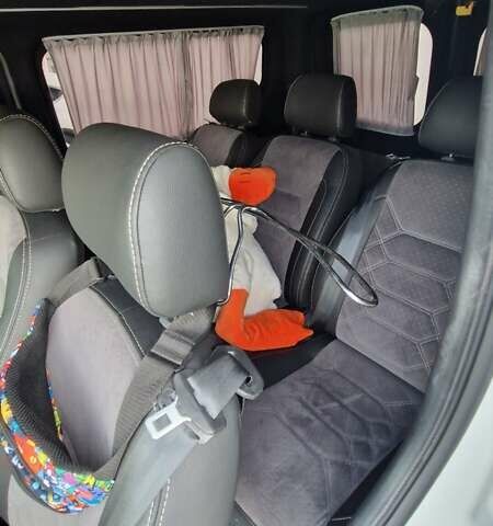 Білий Рено Трафік, об'ємом двигуна 2 л та пробігом 240 тис. км за 20999 $, фото 41 на Automoto.ua