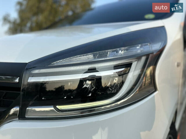 Білий Рено Трафік, об'ємом двигуна 2 л та пробігом 230 тис. км за 25500 $, фото 4 на Automoto.ua