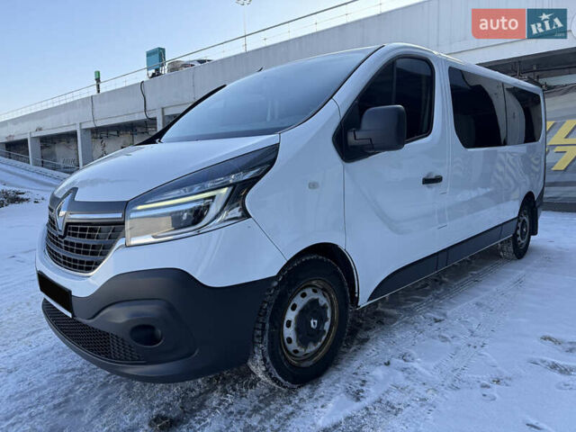 Белый Рено Трафик, объемом двигателя 1.6 л и пробегом 249 тыс. км за 22999 $, фото 2 на Automoto.ua