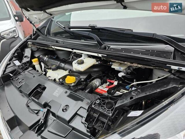 Белый Рено Трафик, объемом двигателя 2 л и пробегом 177 тыс. км за 24500 $, фото 48 на Automoto.ua