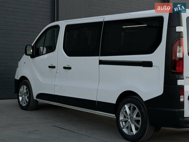 Белый Рено Трафик, объемом двигателя 2 л и пробегом 250 тыс. км за 20999 $, фото 49 на Automoto.ua