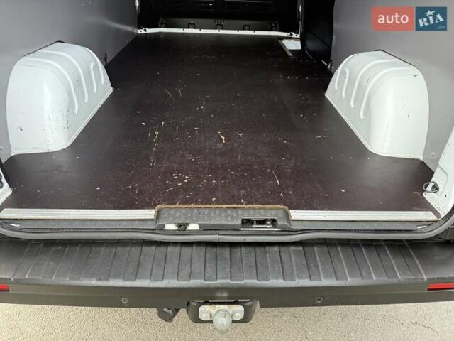 Белый Рено Трафик, объемом двигателя 2 л и пробегом 162 тыс. км за 17900 $, фото 17 на Automoto.ua