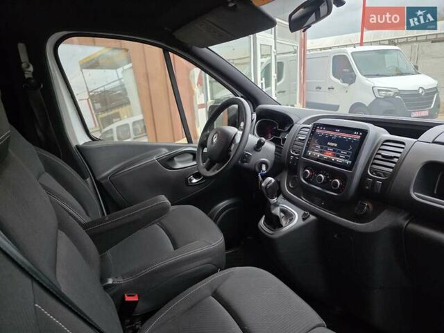 Белый Рено Трафик, объемом двигателя 2 л и пробегом 177 тыс. км за 24500 $, фото 54 на Automoto.ua