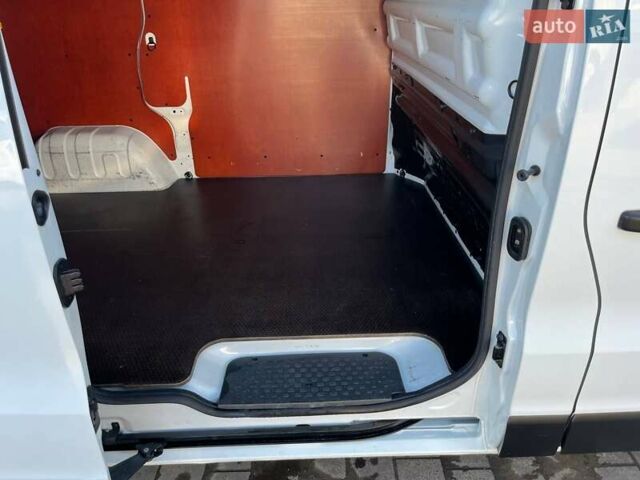 Белый Рено Трафик, объемом двигателя 2 л и пробегом 264 тыс. км за 15900 $, фото 27 на Automoto.ua