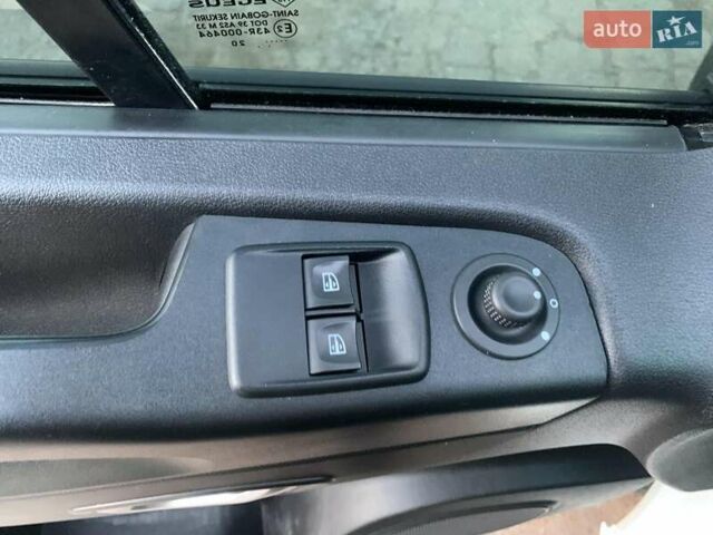 Белый Рено Трафик, объемом двигателя 2 л и пробегом 207 тыс. км за 18790 $, фото 24 на Automoto.ua