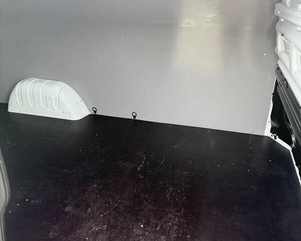 Белый Рено Трафик, объемом двигателя 2 л и пробегом 162 тыс. км за 17900 $, фото 20 на Automoto.ua