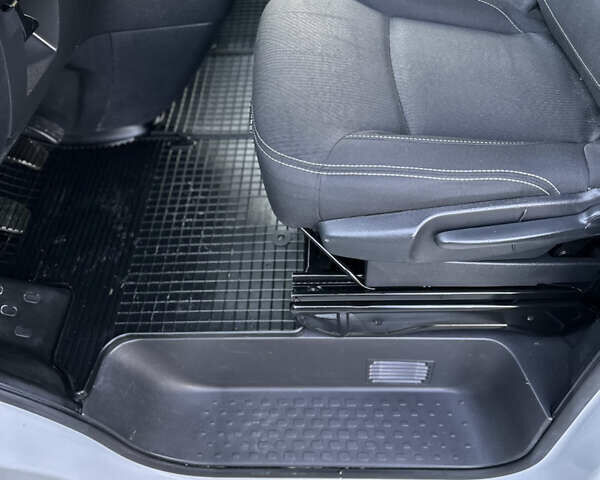 Белый Рено Трафик, объемом двигателя 2 л и пробегом 140 тыс. км за 18700 $, фото 22 на Automoto.ua