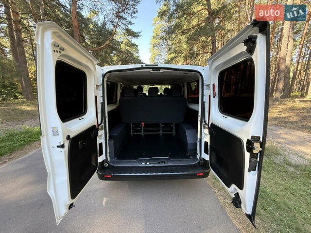 Белый Рено Трафик, объемом двигателя 2 л и пробегом 225 тыс. км за 27800 $, фото 43 на Automoto.ua