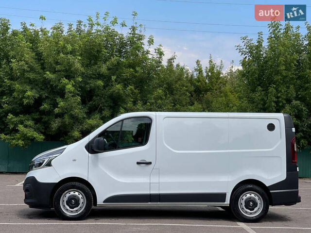 Белый Рено Трафик, объемом двигателя 2 л и пробегом 270 тыс. км за 15200 $, фото 4 на Automoto.ua