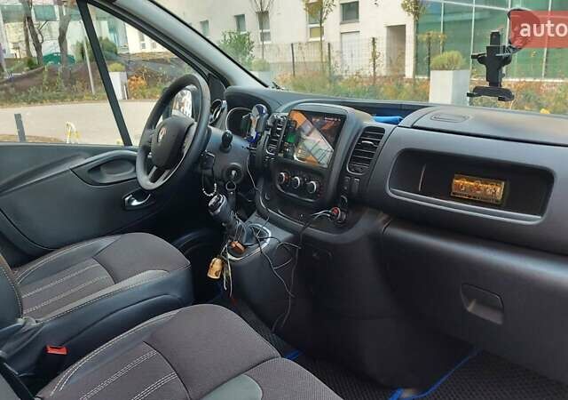 Белый Рено Трафик, объемом двигателя 2 л и пробегом 200 тыс. км за 26999 $, фото 6 на Automoto.ua