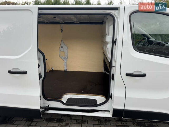 Белый Рено Трафик, объемом двигателя 2 л и пробегом 143 тыс. км за 16700 $, фото 19 на Automoto.ua