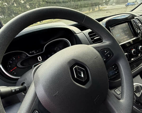 Белый Рено Трафик, объемом двигателя 2 л и пробегом 261 тыс. км за 22000 $, фото 49 на Automoto.ua