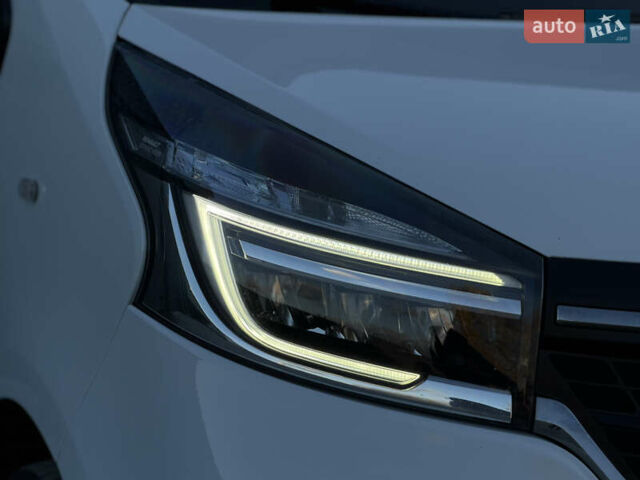 Белый Рено Трафик, объемом двигателя 2 л и пробегом 250 тыс. км за 20999 $, фото 6 на Automoto.ua