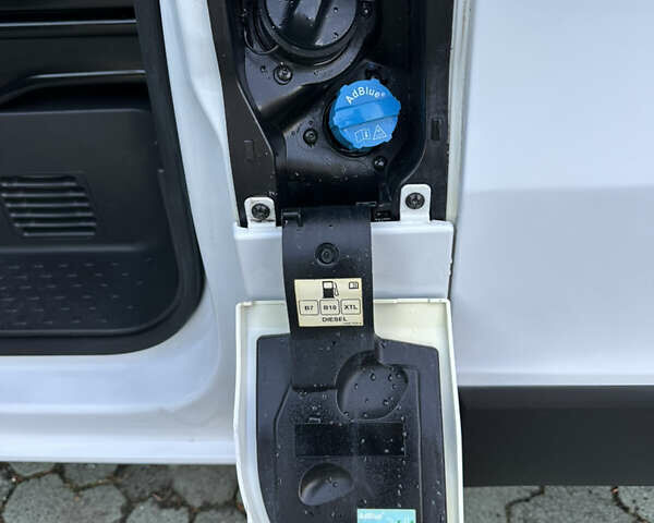 Белый Рено Трафик, объемом двигателя 2 л и пробегом 140 тыс. км за 18700 $, фото 19 на Automoto.ua