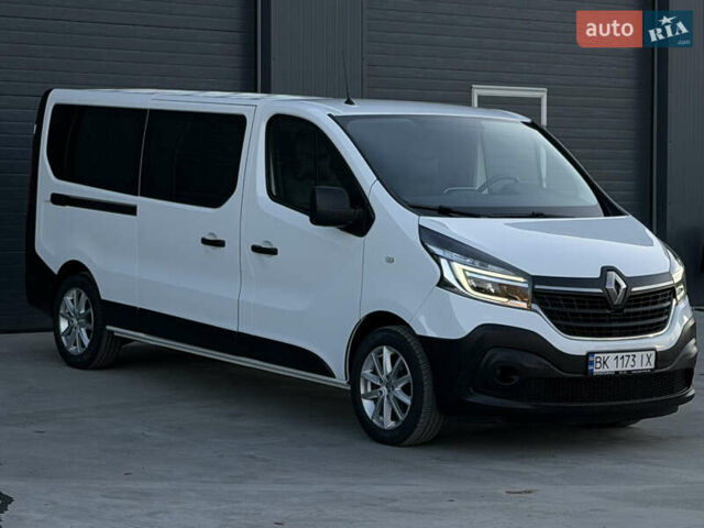 Белый Рено Трафик, объемом двигателя 2 л и пробегом 250 тыс. км за 20999 $, фото 4 на Automoto.ua